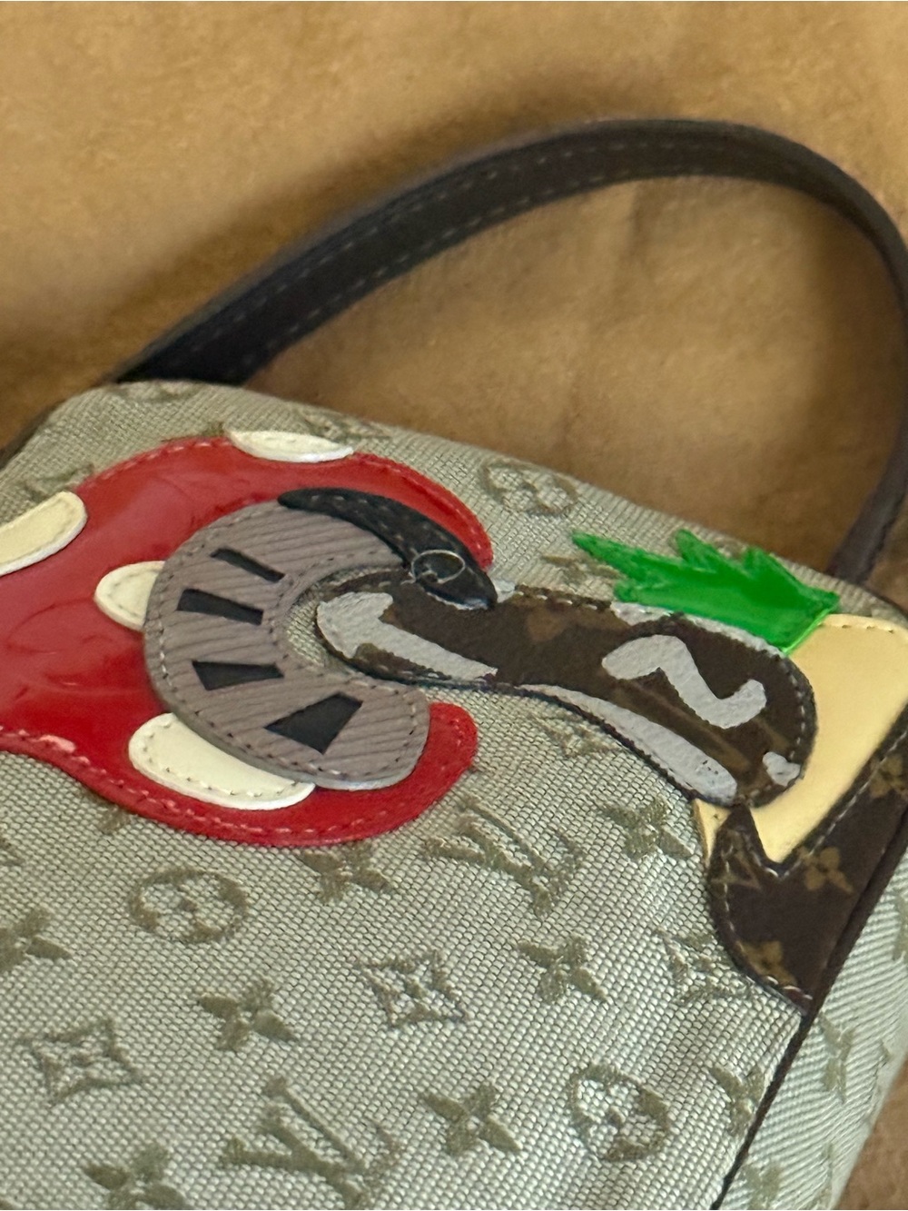 Louis Vuitton Conte De Fees Mushroom Pochette 2002 Fairytale  Collection - Picture 3 of 8